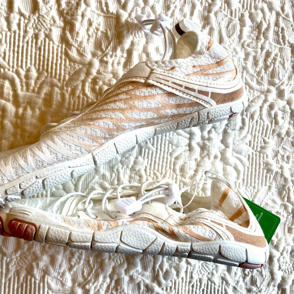 NEW HIKE Women’s Shoes - Picture 6 of 11